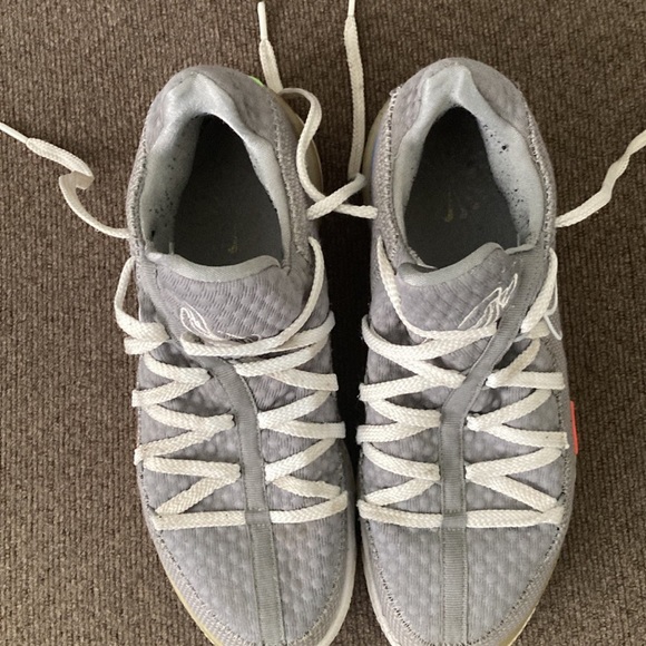 Nike Lebron basketball shoes - Picture 5 of 9